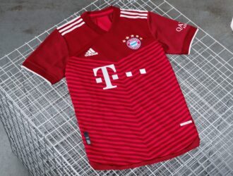 Домашня форма Баварії сезону 21/22