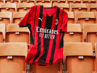 Домашня форма Мілана сезону 21/22