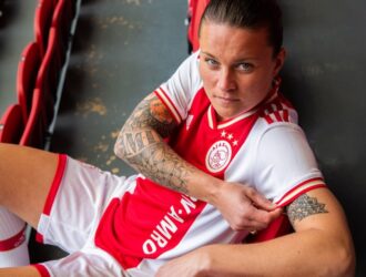 Домашня форма Аякса на сезон 22/23