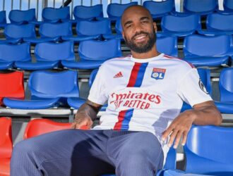 Домашня форма Ліону на сезон 22/23