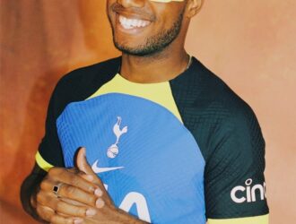 Виїзна форма Тоттенхема на сезон 22/23