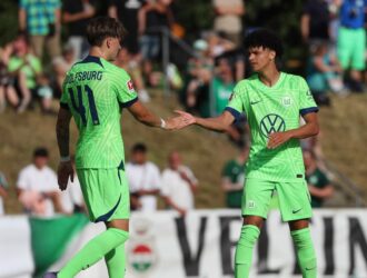 Домашня та виїзна форма Вольфсбурга на сезон 22/23