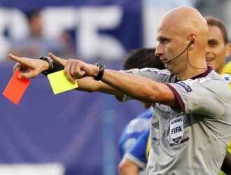 Арбітри у футболі: історія появи та сучасний склад